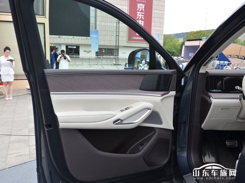 2025款 腾势N9 内饰