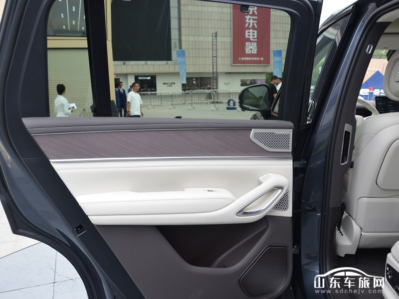 2025款 腾势N9 内饰