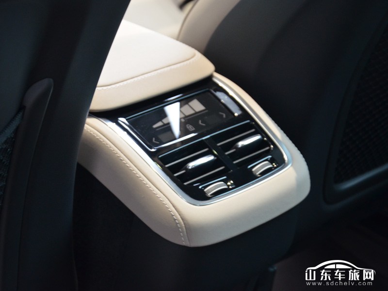 2025款 进口沃尔沃XC90 内饰