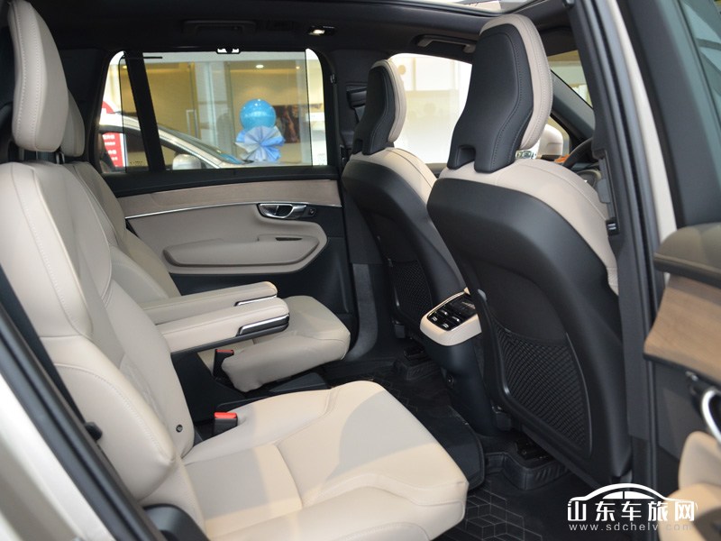 2025款 进口沃尔沃XC90 内饰